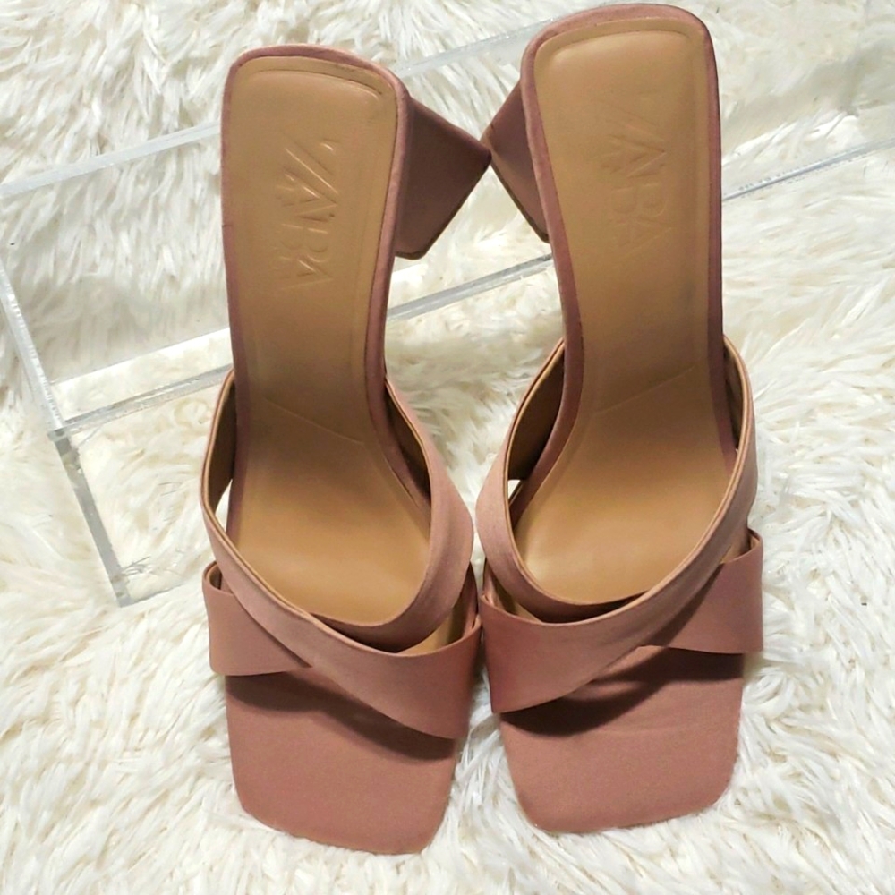 ZARA Heels - Picture 3 of 9